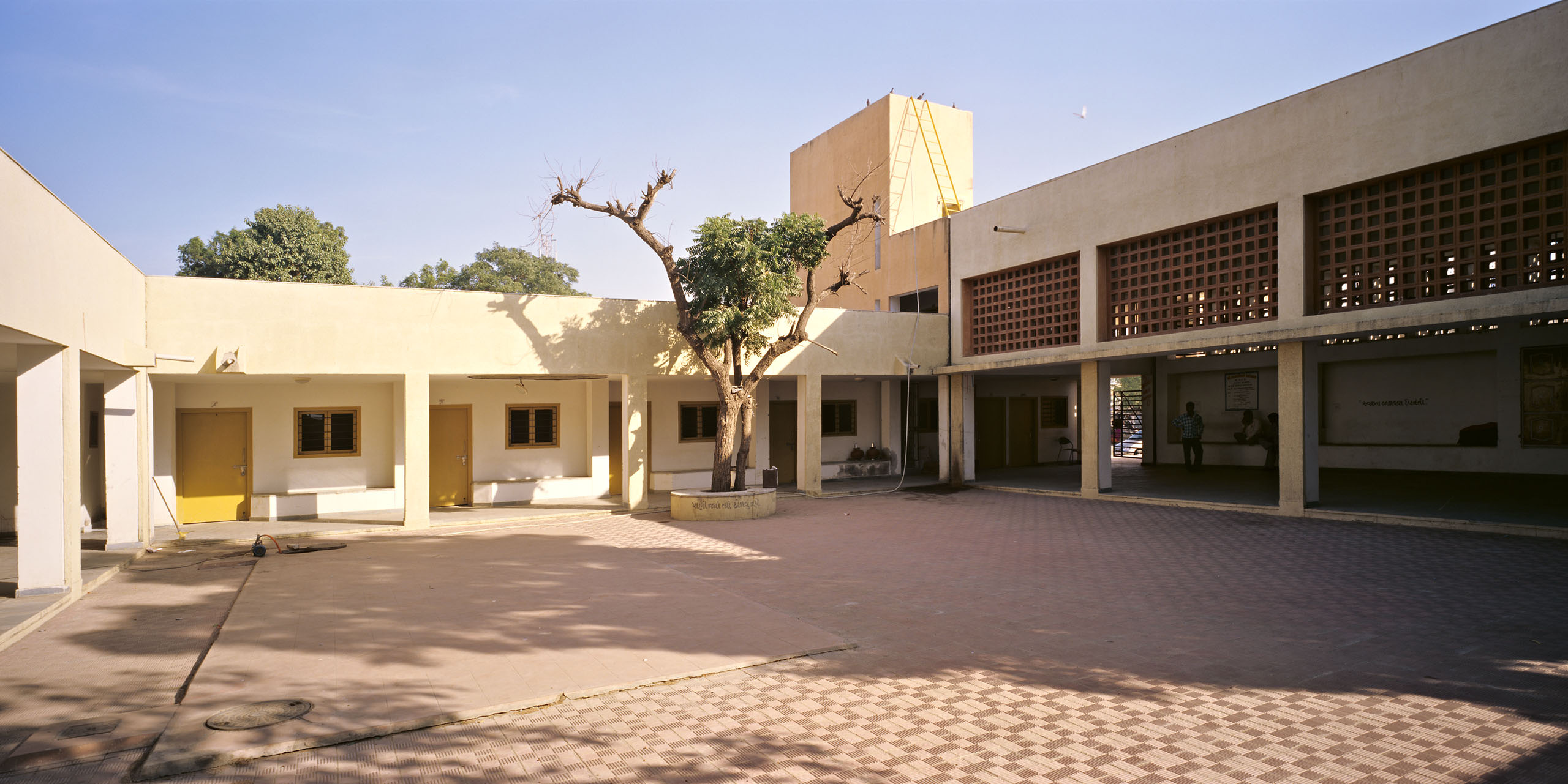 public buildings, samarkhiali, kutch
